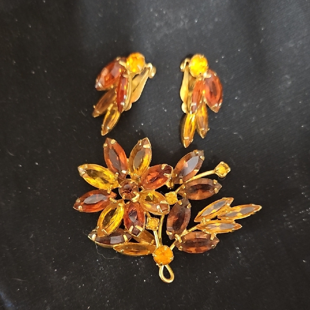 Elegant Gold and Amber Glass Jewelry Set Vintage